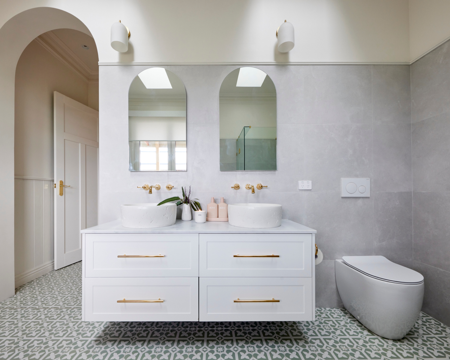 The Block AU's Dylan and Jenny's Main Bathroom
