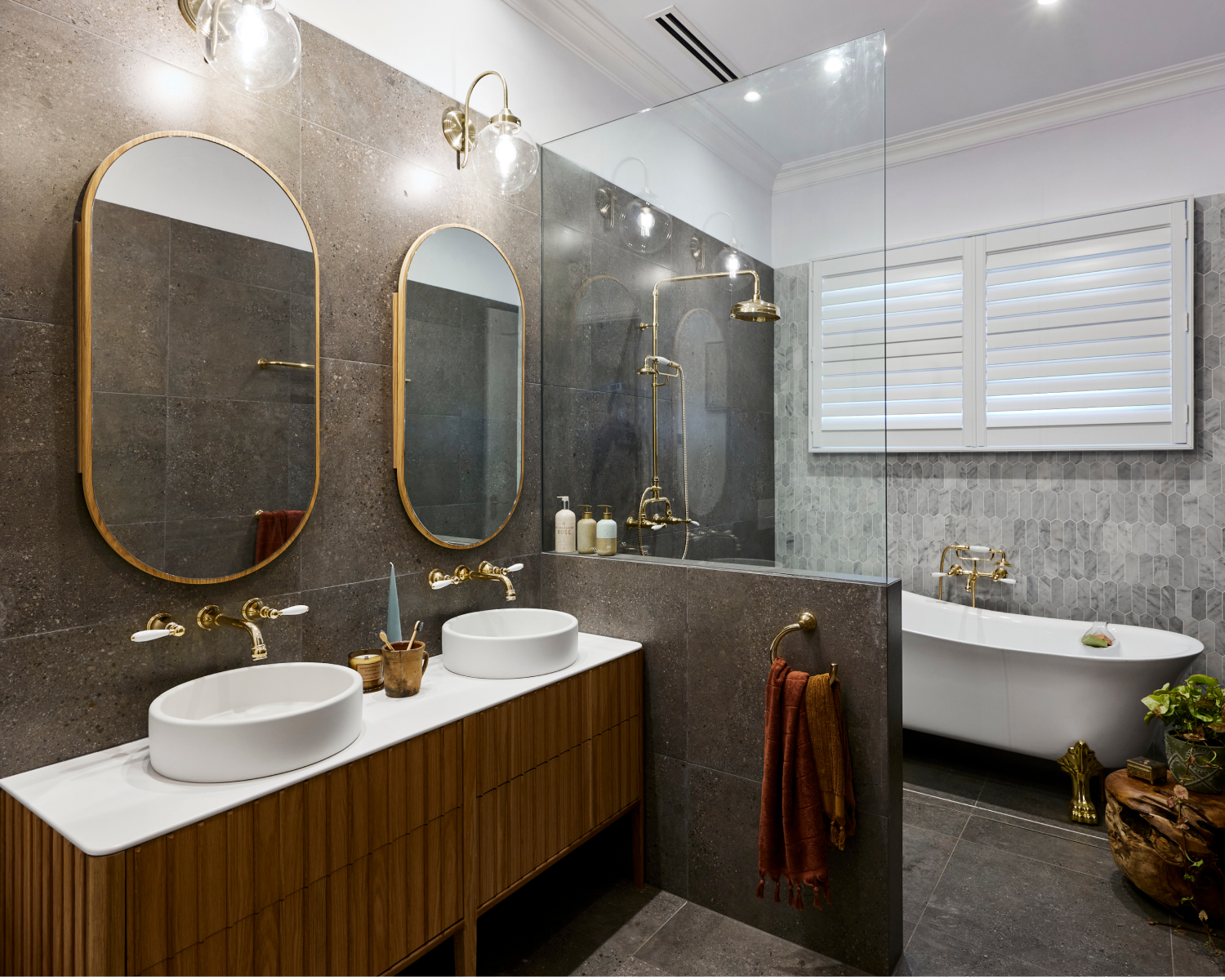 The Block AU's Ankur and Sharon's Main Bathroom