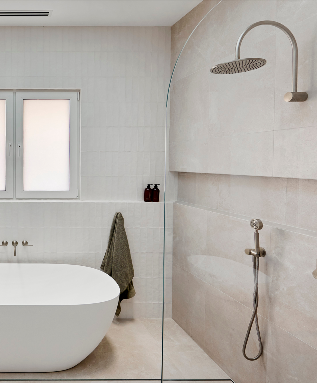 The Block AU's Rachel and Ryan's Main bathroom